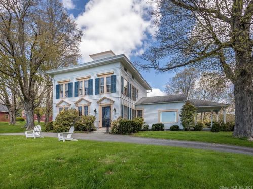 15 Hopkins Rd, Washington Depot, CT 06777-1015
