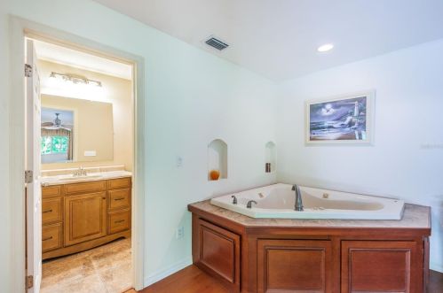 2152 75th Way, Saint Petersburg FL  33710-3846 exterior