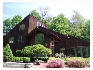2 Wood Pond Rd, Cornwall, NY 12518-1904