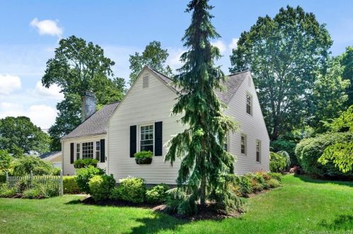 511 Percival Ave, Kensington, CT 06037-2001