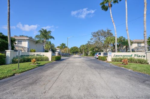 1514 Lawnwood Cir, Fort Pierce, FL 34950-4974