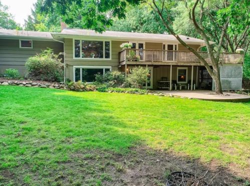 737 Amber Dr, Saint Paul MN 55122-2059 exterior