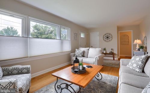 2515 Chestnut Ridge Dr, Lancaster PA  17601-1936 exterior