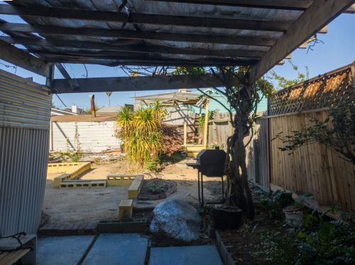 942 41 St, Oakland CA 94608-3644 exterior