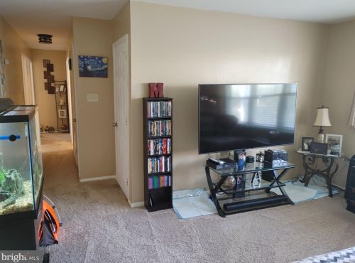 349 Regent St, Camp Hill, PA 17011-2827