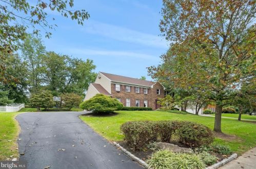1215 Horseshoe Dr, Blue Bell, PA 19422-1855