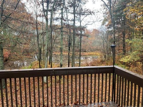 58 Johnson Cove Rd, Norwich CT  06351-1022 exterior