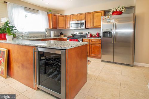 1564 Goldenrain Ct, Herndon VA  20190-4036 exterior