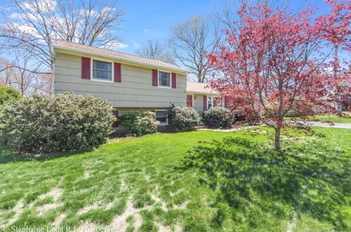 38 Bel Aire Dr, Plainville, CT 06062-1516