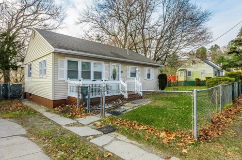 45 Doran St, Waterbury, CT 06704-2928