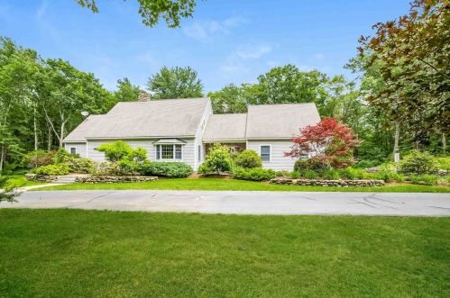 43 Plummer Hill Rd, Henniker, NH 03242-3598