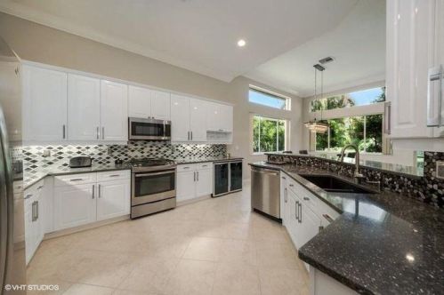9052 Sand Pine Ln, West Palm Beach, FL 33412-1347