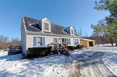 995 Stony Point Rd, Castleton, NY 12033-2519