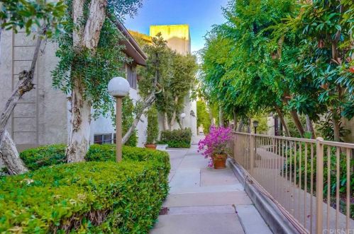 5319 Coldwater Canyon Ave, Van Nuys, CA 91401-6109