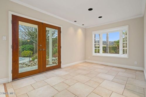 2005 Hull Ct, Simi Valley CA 93063-3701 exterior