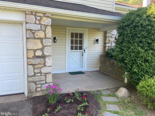 133 Cloverly Dr, Southampton, PA 18954-1905