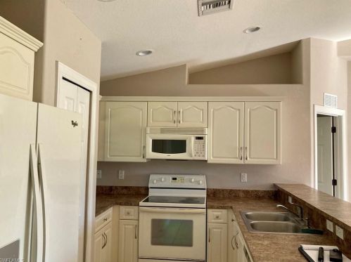 3483 60 Ave, Naples FL 34120-2649 exterior