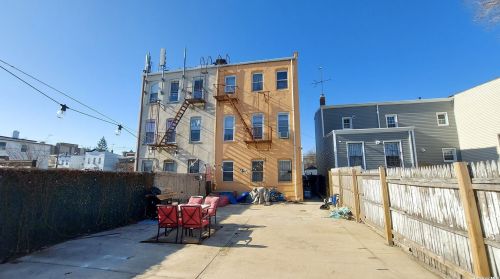 84-06 95th Ave, Jamaica, NY 11416-1344