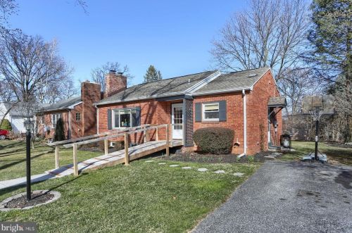 25 39th St, Camp Hill, PA 17011-4203