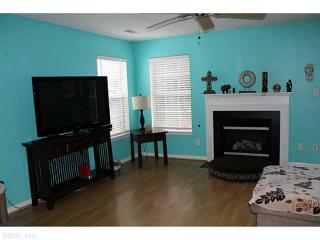 843 Chapin Wood Dr, Newport News VA  23608-4005 exterior