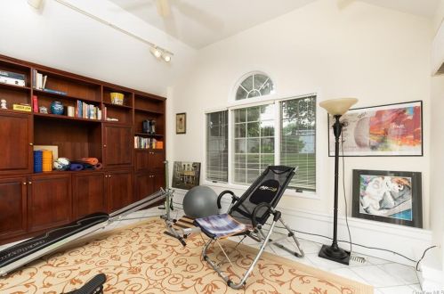 10 Osage Dr, Crotonville NY  10562-3815 exterior