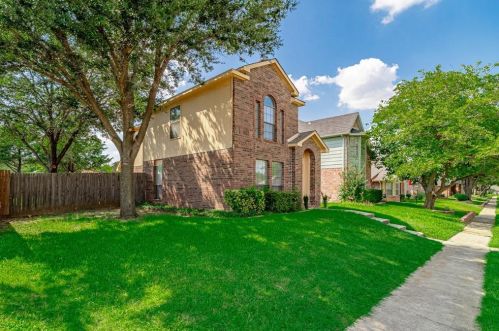 2213 Silverthorn Ln, Lewisville TX  75028-7246 exterior