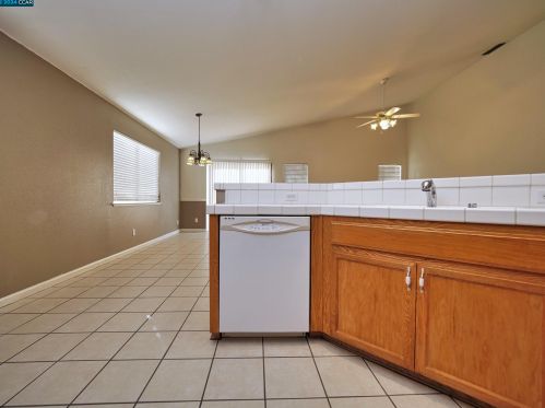 1062 Schadeck St, Manteca CA  95336-5956 exterior