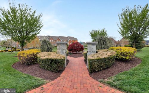 315 Lewis Washington Dr, Charles Town WV  25414-5666 exterior