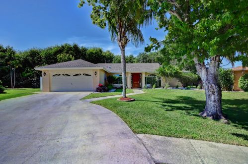 3 Oakwood Ct, Boynton Beach, FL 33426-9353