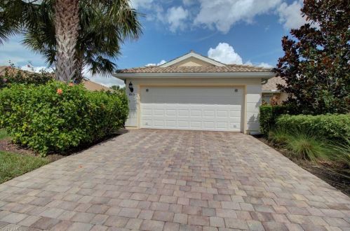 8615 Genova Ct, Naples FL  34114-2748 exterior