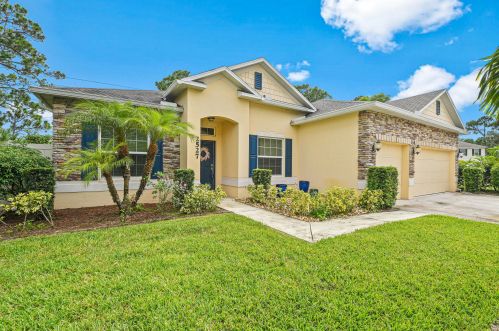 2527 Madewood Dr, Fort Pierce, FL 34981-5078