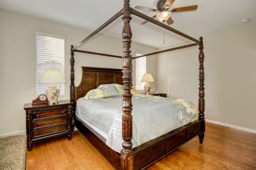 9872 Winkle Cir, Elk Grove CA  95757-6276 exterior