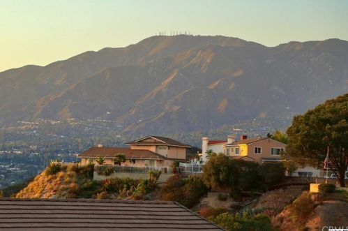 1630 Virden Dr, Glendale CA  91208-2722 exterior