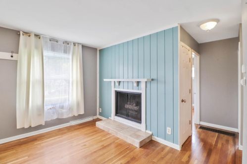 225 Delaware St, Hobart IN  46342-4110 exterior