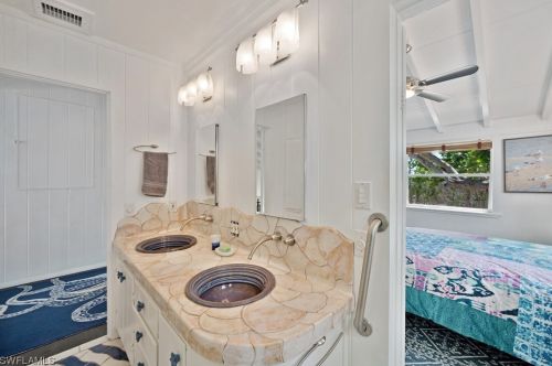 2629 Coconut Dr, Sanibel FL  33957-2005 exterior