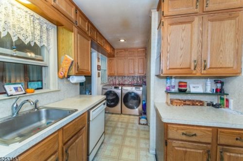 169 Donato Dr, Little Falls NJ  07424-1347 exterior