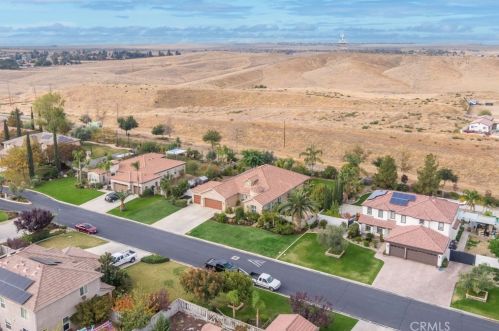 6608 Montagna Dr, Bakersfield CA  93306-7658 exterior