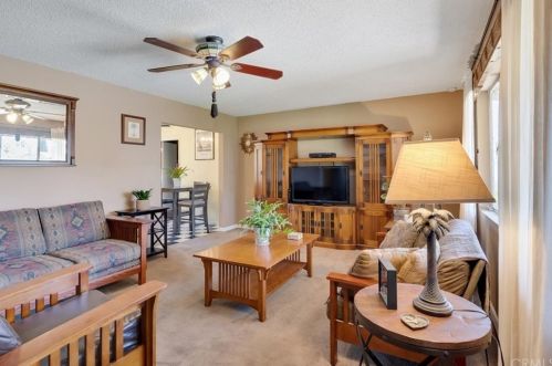 1047 Bluegrass Rd, Vista, CA 92083-4701