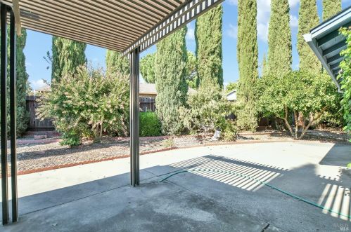 150 Alonzo Ct, Vacaville CA  95687-5466 exterior