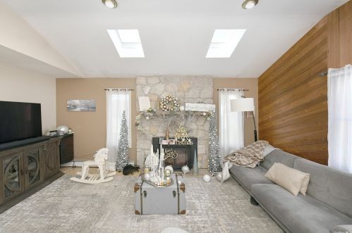 3 Linden Ave, Holtsville NY  11742-2323 exterior