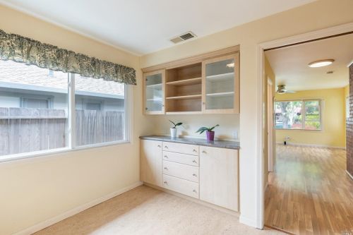 2128 Hvn Dr, Santa Rosa CA 95404-3221 exterior