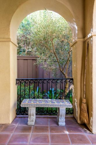 1024 Canon Perdido St, Santa Barbara CA  93103-2454 exterior