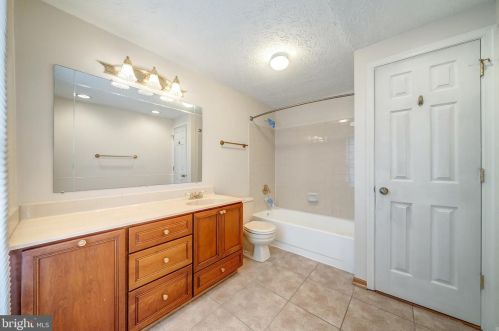 1304 Cold Harbor Ct, Herndon VA 20170-2018 exterior