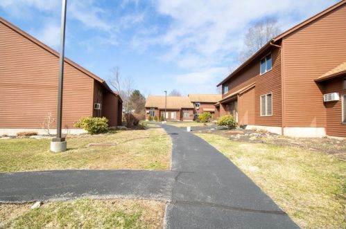 348 Boston Post Rd, Waterford CT  06385-1931 exterior