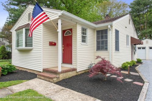 101 Willow Dr, Little Silver, NJ 07739-1541
