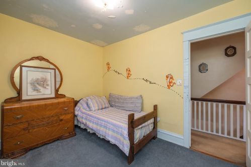 419 Derstine Ave, Lansdale PA 19446-3536 exterior