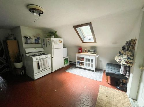 46 Grv St, Putnam CT  06260-2129 exterior