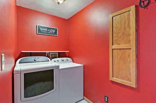 9207 8 Ave, Kenosha WI 53158-5242 exterior