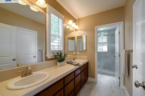 8765 Wild Iris Dr, Gilroy CA  95020-7935 exterior