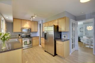 1751 Chatsworth St, Saint Paul, MN 55113-6536